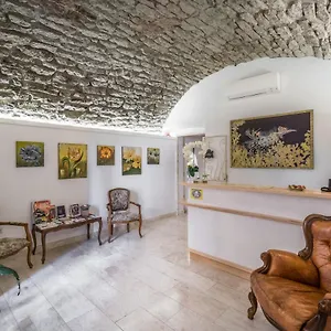 Hotel Queen House Bosa