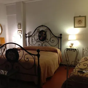 Cisanello House Pensión